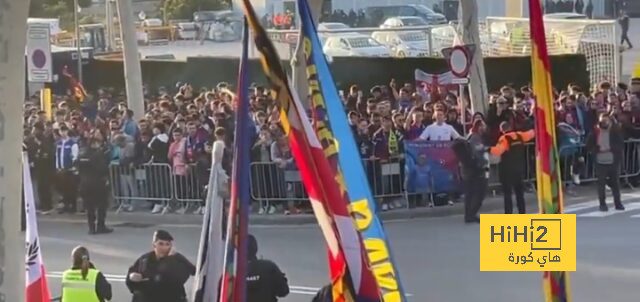 جماهير برشلونة تتوافد على ملعب مونتجويك قبل لقاء نابولي