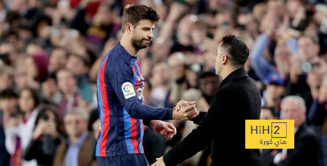 بيكيه يريد إستمرار تشافي مدرباً لبرشلونة