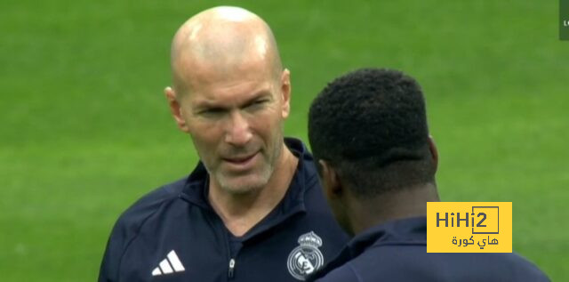 جمهور ريال مدريد يهتف بإسم زيدان في البرنابيو
