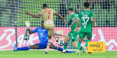 خط دفاع الأهلي أمام الاتفاق في الدوري السعودي