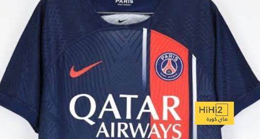 باريس بالقميص الأساسي أمام برشلونة