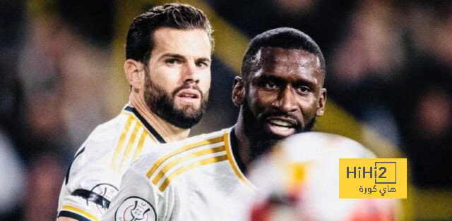 خط دفاع ريال مدريد أمام برشلونة
