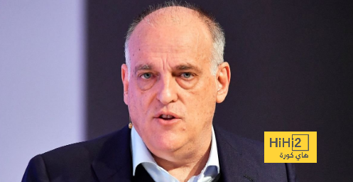 صور : جمهور برشلونة يجلد خافير تيباس بعد إلغاء الهدف الصحيح