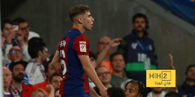 أفضل لاعب وسط في برشلونة هذا الموسم