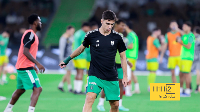 الأهلي يفقد 8 لاعبين أمام الرياض