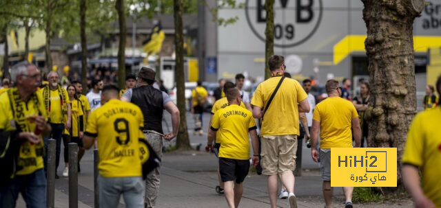 جماهير بروسيا دورتموند تتوافد على ملعب سيجنال بارك