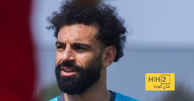 ليفربول يؤدي عمليات الإحماء قبل لقاء توتنهام