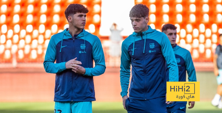 برشلونة يؤدي عمليات الإحماء قبل لقاء ألميريا