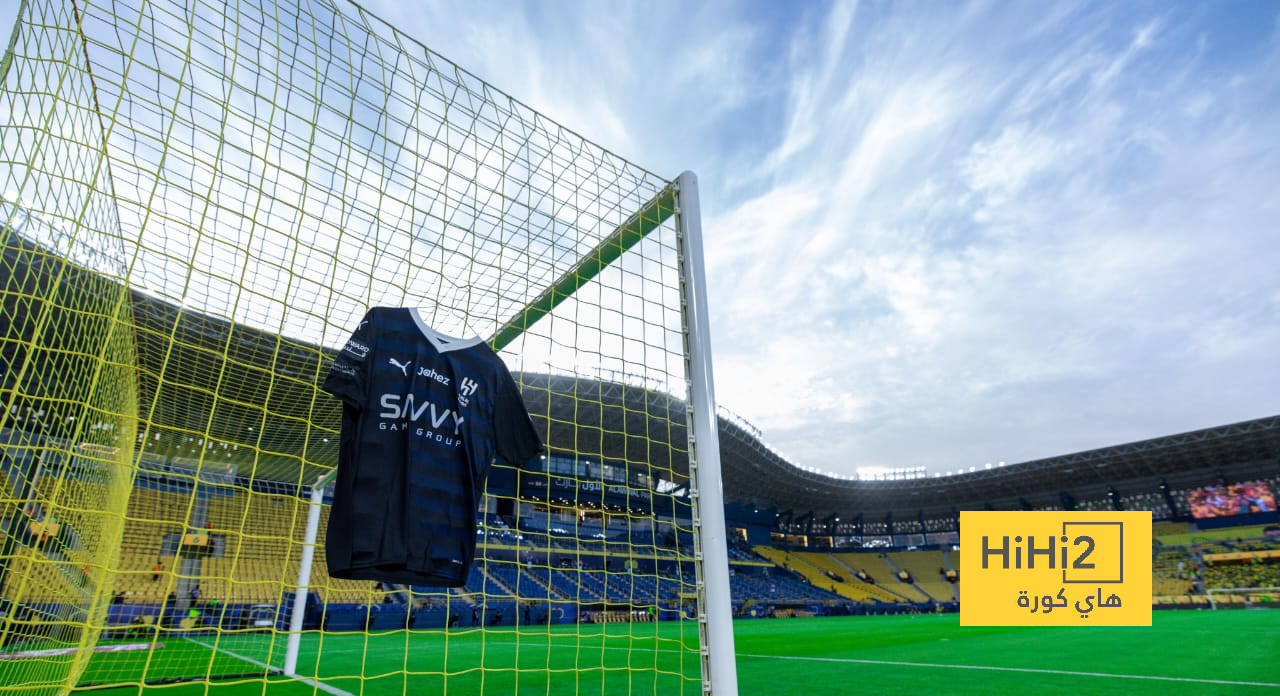 الهلال يظهر بالقميص البديل أمام النصر
