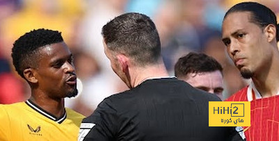 لاعب وولفرهامبتون يتلقى البطاقة الحمراء أمام ليفربول