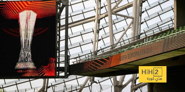 درع الدوري الأوروبي يزين ملعب أفيفا قبل لقاء باير ليفركوزن و أتالانتا
