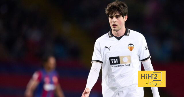 برشلونة يستفسر عن لاعب وسط فالنسيا