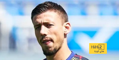 هل يرحل مدافع برشلونة لدوري روشن في الصيف؟