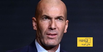 صورة.. زيدان يقدم كأس دوري أبطال أوروبا قبل انطلاق مباراة الريال ودورتموند