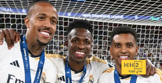 أسطورة برشلونة يهنئ ثلاثي ريال مدريد بلقب الأبطال