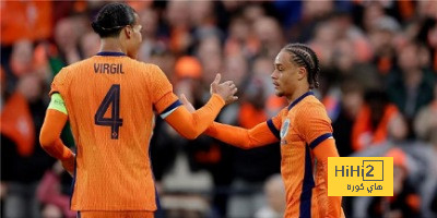 دفاع هولندا أمام فرنسا في اليورو