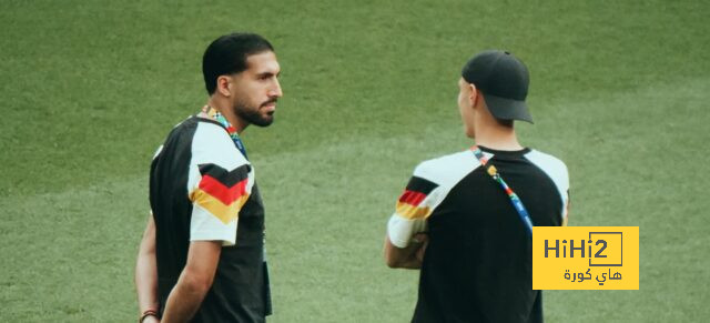 لاعبو ألمانيا يتفقدون أرضية ملعب مواجهة الدنمارك