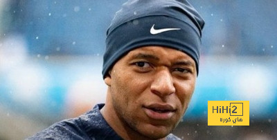 مبابي يدافع عن نجم برشلونة