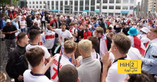 جماهير انجلترا تتوافد على ساحات ملعب بروسيا قبل لقاء هولندا