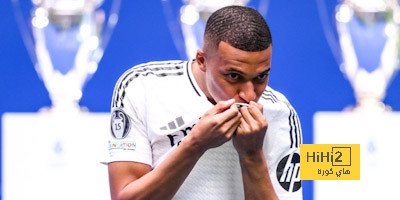 فيديو: دموع صحفي مدريدي أثناء عرض تقديم مبابي