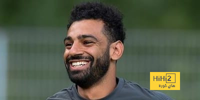 صورة.. أدريان يمنح محمد صلاح قميص ريال بيتيس
