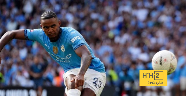 أداء مميز من أكانجي أمام مانشستر يونايتد