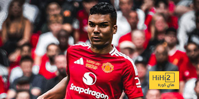 عين على كاسيميرو في مباراة مانشستر سيتي
