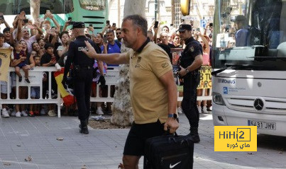 صور : بعثة برشلونة تصل إلى فالنسيا