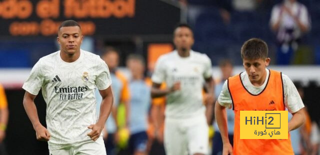 مبابي يتفاعل مع جماهير ريال مدريد في الظهور الأول بـ سانتياغو برنابيو