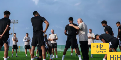 سبب تفكير نجم النصر في السفر إلى برشلونة