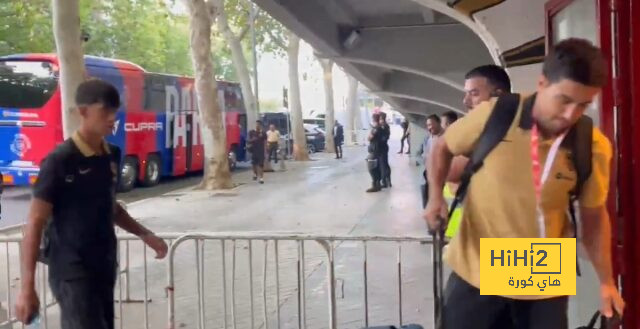 حافلة برشلونة تصل ملعب رايو فاليكانو قبل مواجهة الفريقين