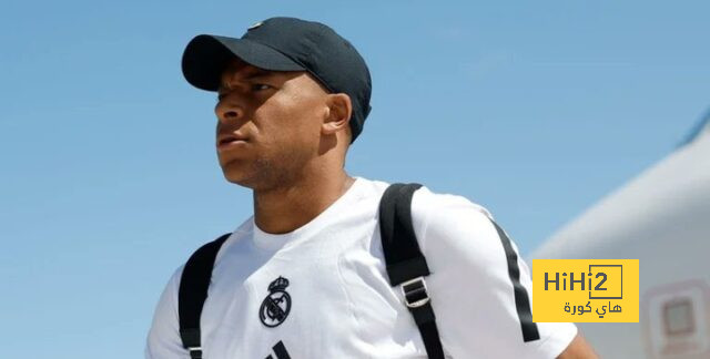 جمهور ريال مدريد ينتظر اللاعبين خارج فندق الإقامة