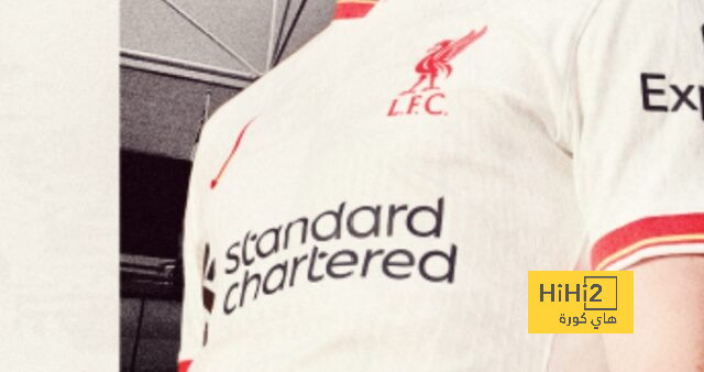 ليفربول بالقميص الاحتياطي أمام مانشستر يونايتد