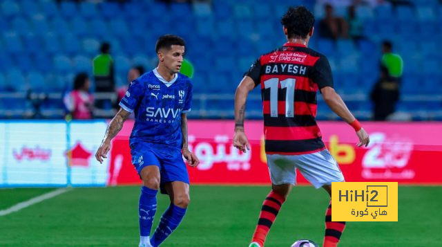 إحصائيات الشوط الأول بين الهلال والرياض