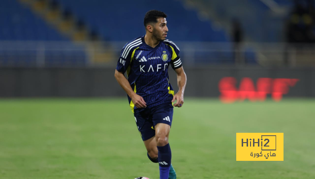 النصر يتقدم على الحزم بهدف في الشوط الأول