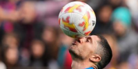 ليفاندوفسكي يعادل ميسي ويتفوق على رونالدو