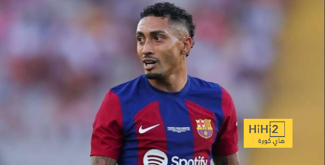 نجم برشلونة السابق يُفاجئ رافينيا وينتقد تشافي!