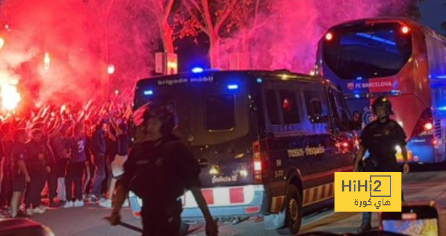 عاجل بالفيديو.. أعمال تخريب وتكسير خارج ملعب برشلونة