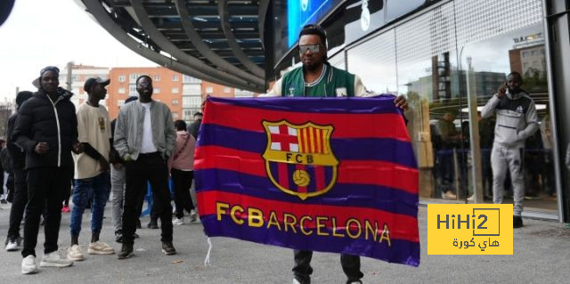صور.. السانتياجو برنابيو بأعلام برشلونة والريال
