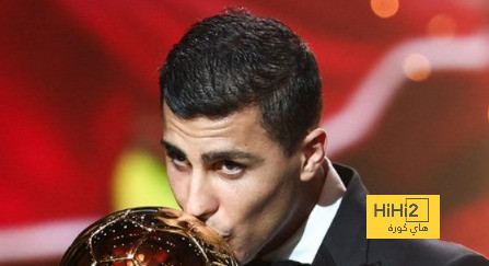 لاعب برشلونة يدعم رودري ضد فينيسيوس