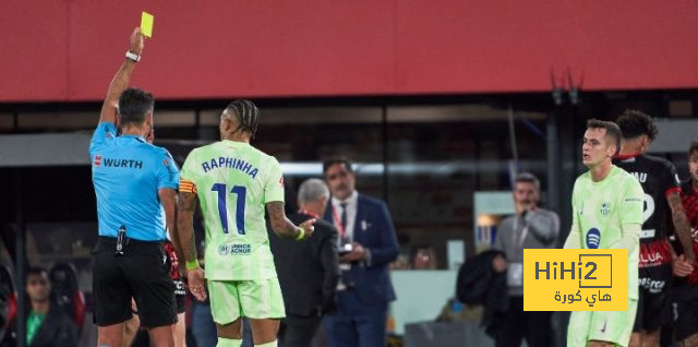 مانزانو يمنح لاعبي برشلونة 100 بطاقة صفراء!