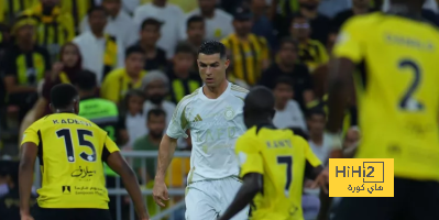 لاعب النصر السابق يقلل من صدارة الإتحاد
