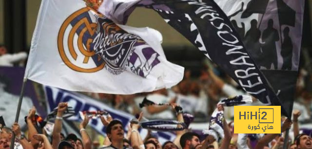 صورة.. جمهور ريال مدريد يشعل الأجواء بالألعاب النارية خارج ملعب أتلانتا