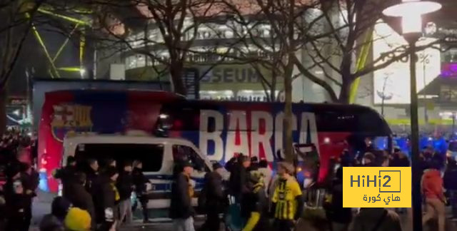 فيديو.. حافلة برشلونة تصل ملعب بروسيا دورتموند