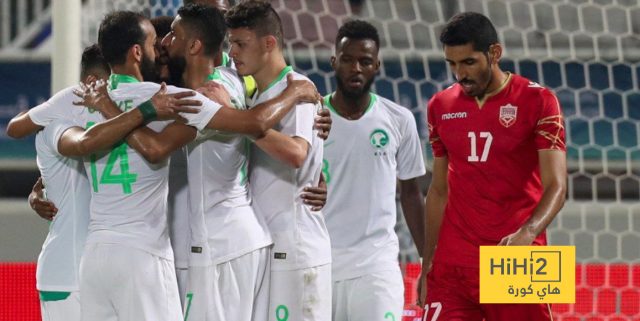 الملعب والجمهور.. معادلة في صالح السعودية خلال مواجهة عمان