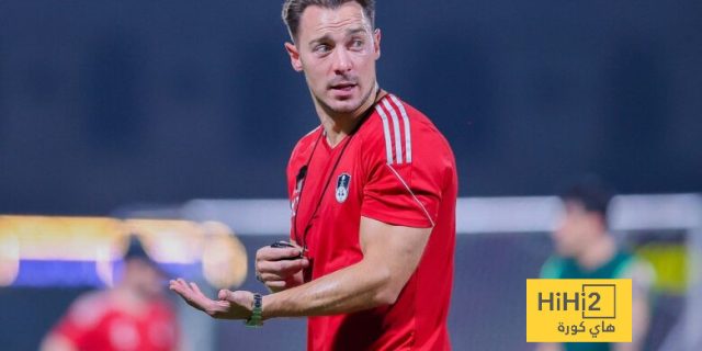 لاعب الأهلي يجدد مطالب يايسله للإدارة