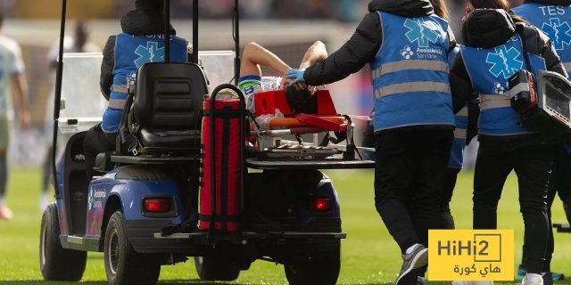 صورة: إصابة مروعة لكونيتشني بعد اصطدامه مع غافي في مباراة برشلونة