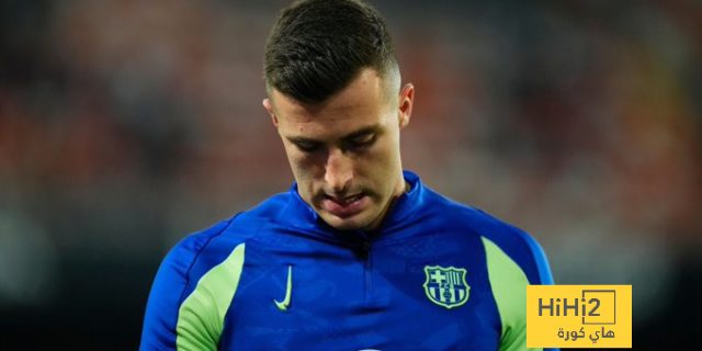 بينيا.. القائد الصامت الذي يحتذي به شباب برشلونة