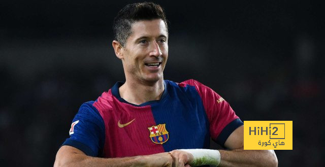 برشلونة يراهن على خبرة ليفاندوفسكي رغم إغراء الصفقات الجديدة