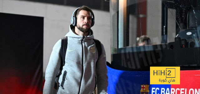 برشلونة يصل ملعب بنفيكا قبل لقاء الفريقين